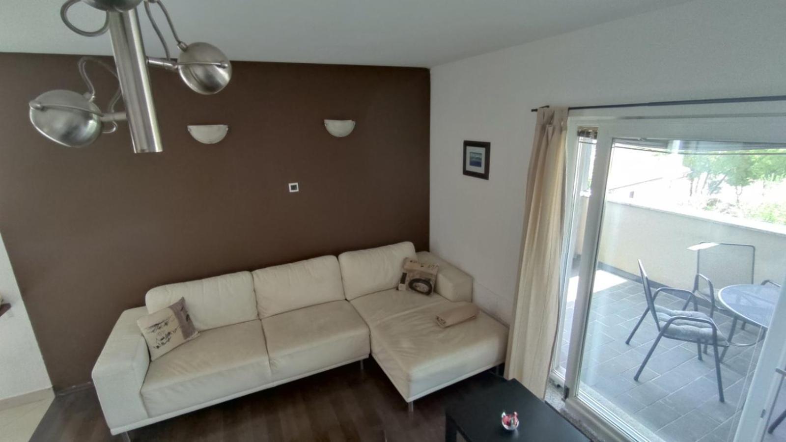 Apartments Emma Кострена Стая снимка
